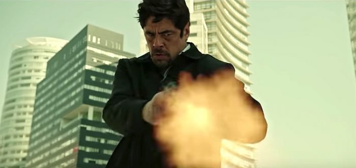 Peli o Manta. Sicario 2. Benicio del Toro pistola