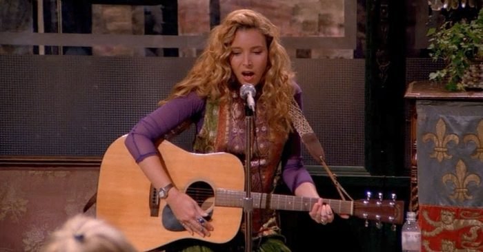 peli o manta. ver friends. Phoebe guitarra