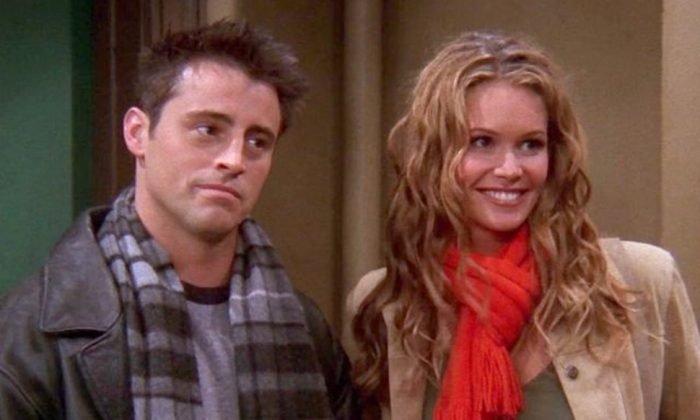 peli o manta. cameos. Elle MacPherson