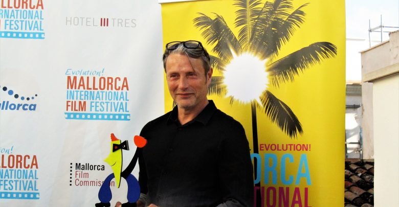 Peli o Manta. Mads Mikkelsen. Imagen destacada