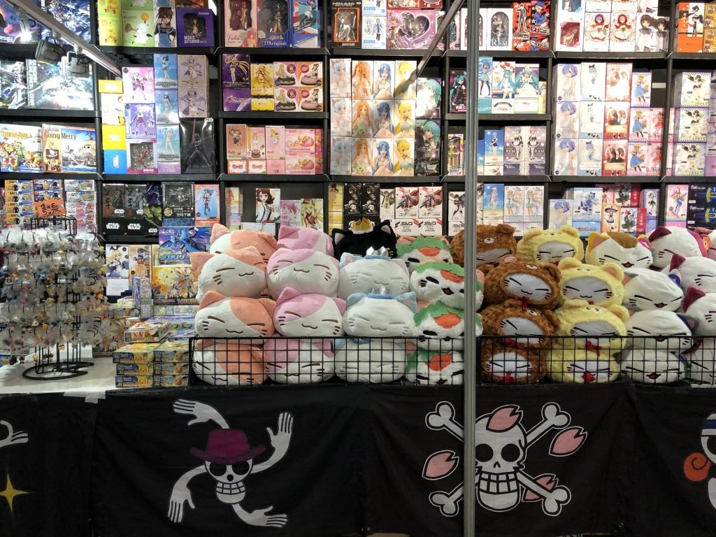 Peli o Manta. Viviendo (en) el saló del cómic. Tienda.