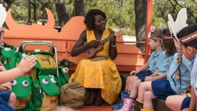 Peli o manta. Little Monsters. Lupita canta