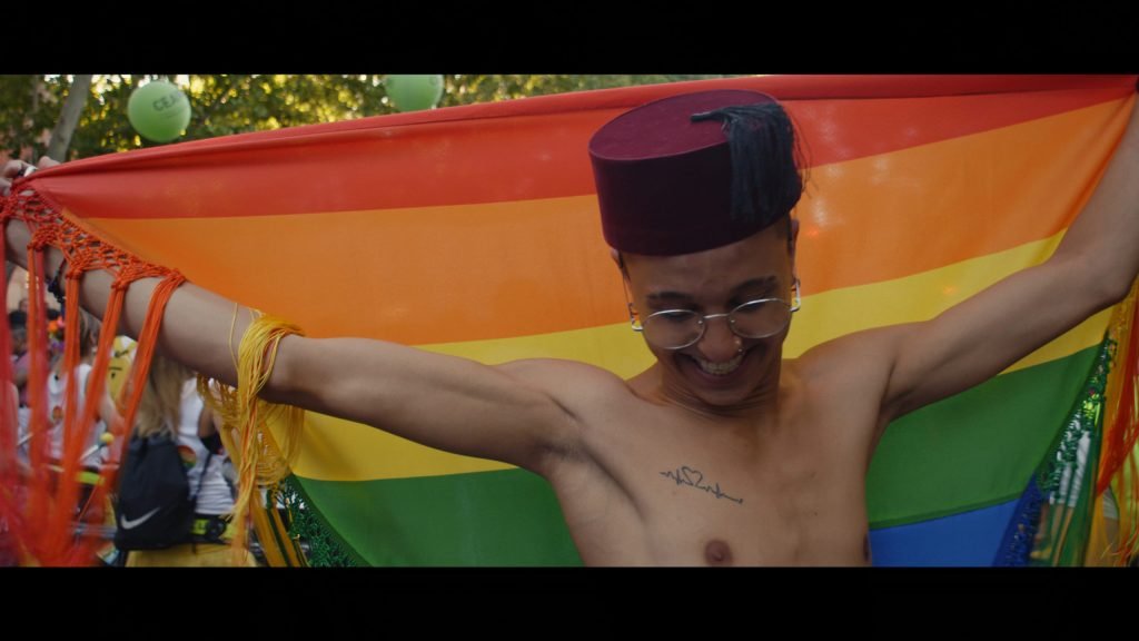 Peli o manta. Bienvenidos a España. Orgullo