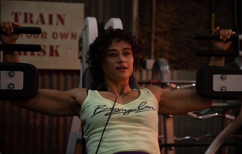 Peli o manta. Sangre en los labios.