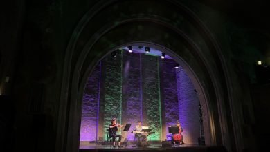 Los tres artistas durante el homenaje Ludovico Einaudi. Fotografía de Anne Gordon