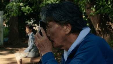 Perfect Days y café Peli o Manta Hirayama tomando foto (imagen destacada)