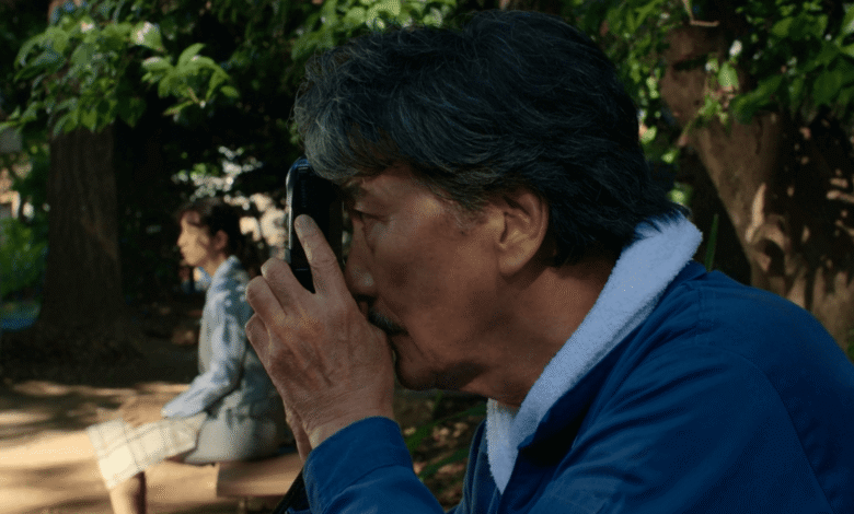 Perfect Days y café Peli o Manta Hirayama tomando foto (imagen destacada)